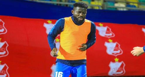 عقوبة محتملة بمنع القيد.. فيفا يُغرم أسوان بعد شكوى لاعبه السابق (مستند)